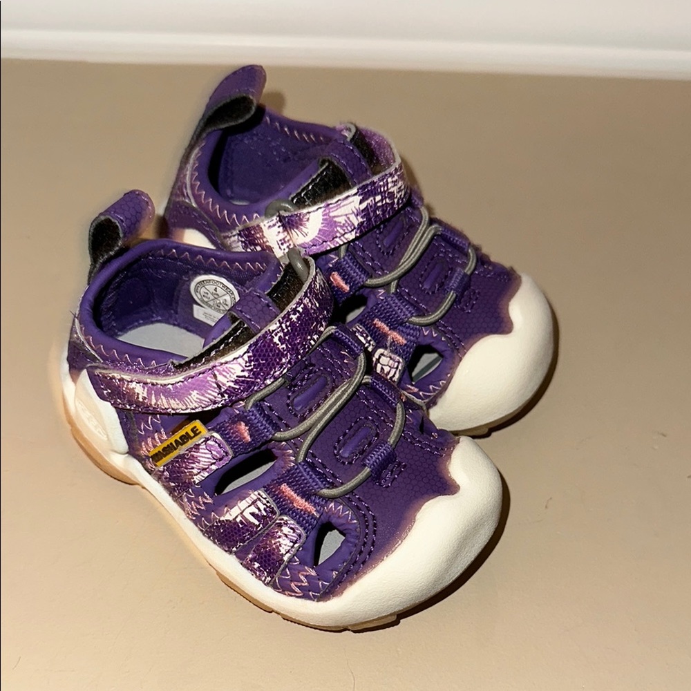 NWOT Keen Knotch Creek Sandals Sz 4